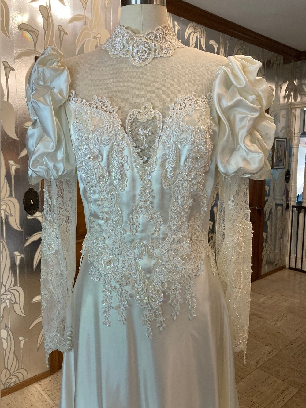Vintage Ivory Satin and Lace Wedding Gown - Picture 2 of 16